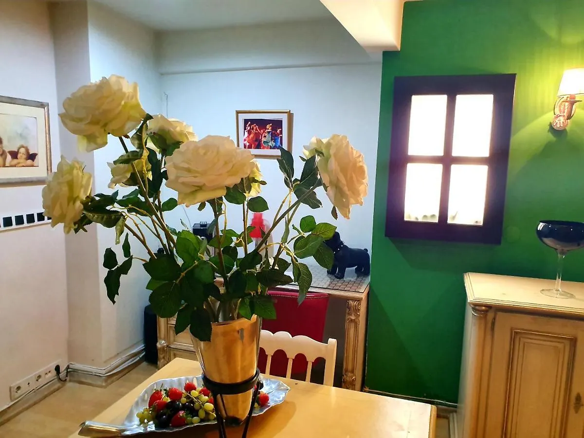 Le Chic Apart Rumeli Caddesi Simsek Apt.No:5 Kat 1 Istanbul 0*,  Turkey
